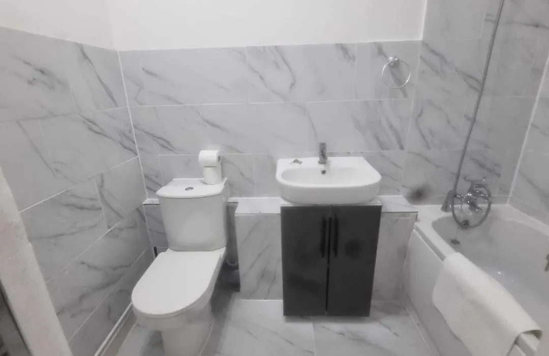 Extra Large One Bedroom Flat With Parking-1