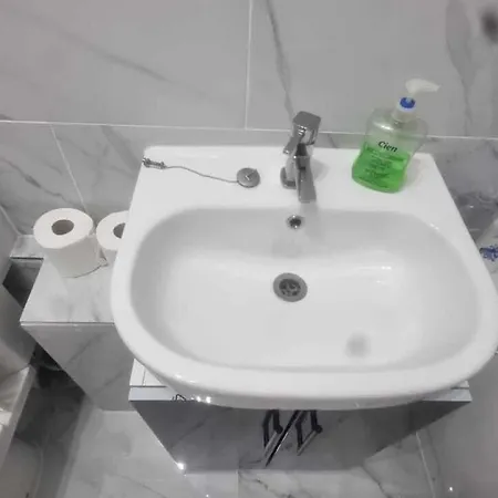 Extra Large One Bedroom Flat With Parking-2